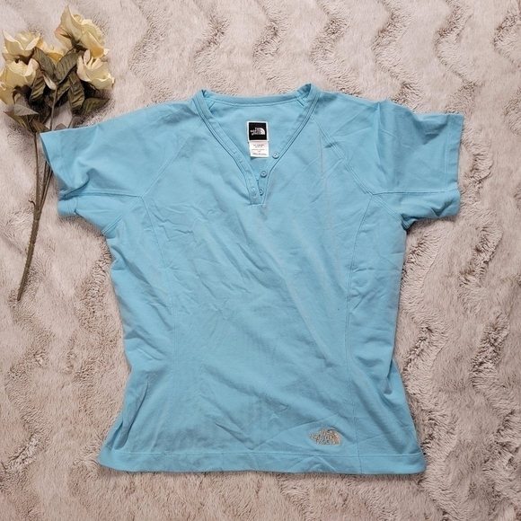 ✨️CL Vtg North Face Blue Short Sleeve V Neck Button Accent Vaporwick Top Size S - Picture 1 of 12